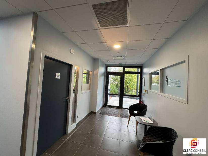 Location - Local d'activité 821m² - Saint-Étienne-du-rouvray
