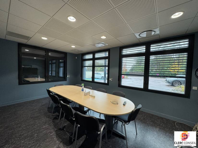 Location - Local d'activité 821m² - Saint-Étienne-du-rouvray