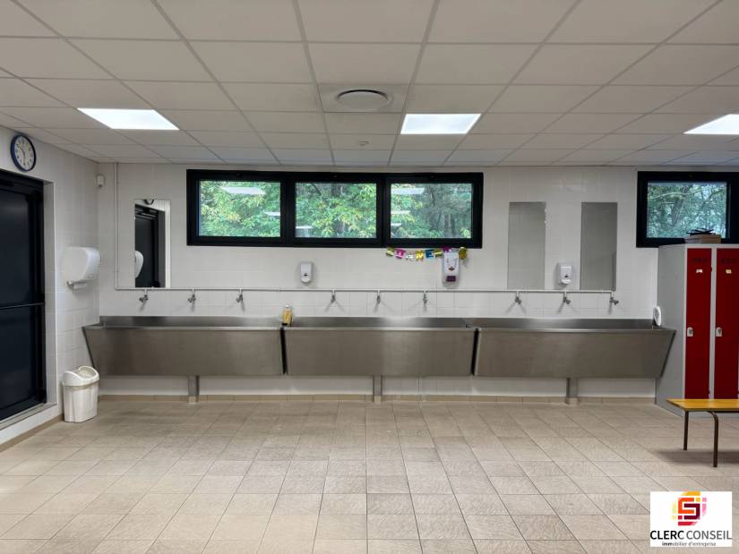 Location - Local d'activité 821m² - Saint-Étienne-du-rouvray