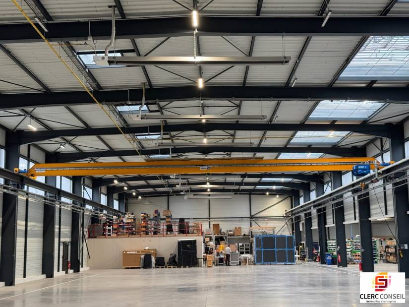 Location - Local d'activité 821m² - Saint-Étienne-du-rouvray