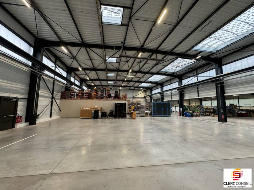 Location - Local d'activité 821m² - Saint-Étienne-du-rouvray