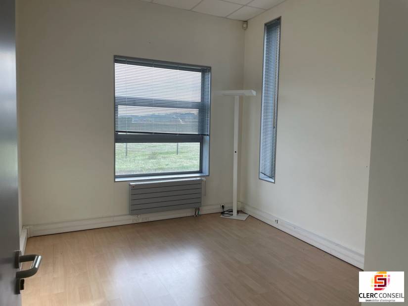 Location - Bureaux 469m² - Bernay
