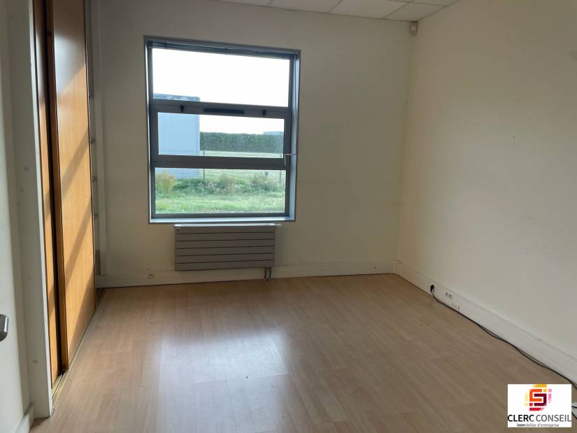 Location - Bureaux 469m² - Bernay