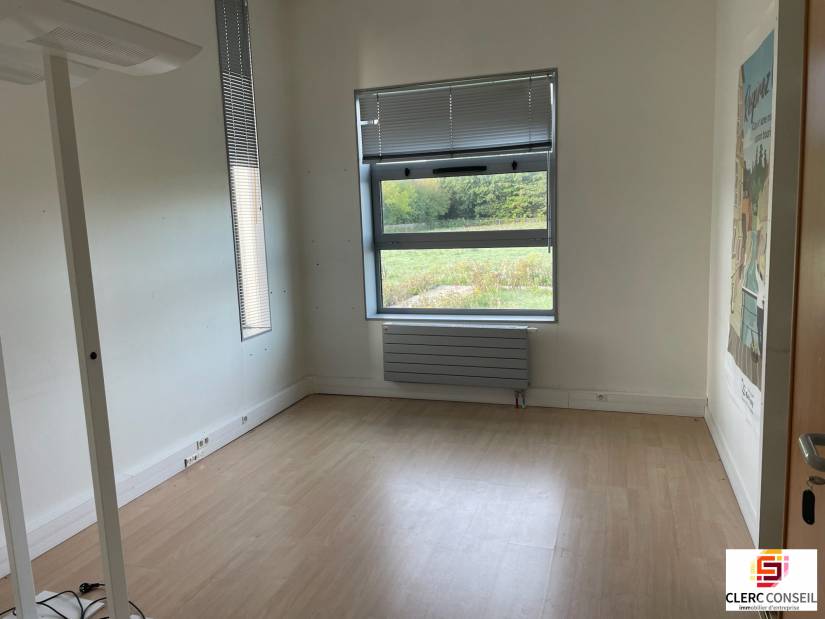 Location - Bureaux 469m² - Bernay